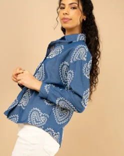 Chemise brodée c艙urs