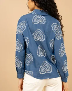 Chemise brodée c艙urs