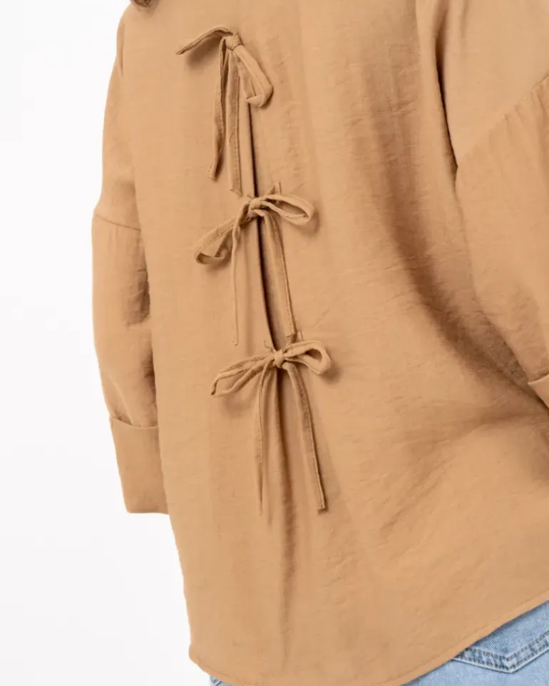 Chemise n艙uds dos