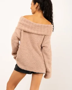 Pull col épaules