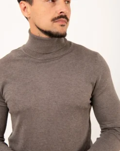 Pull col roulé