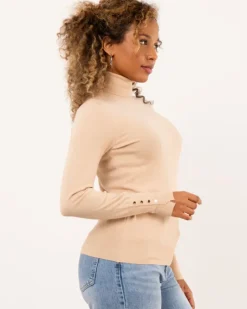 Pull col roulé boutons