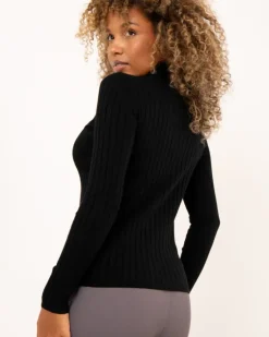 Pull col roulé stries