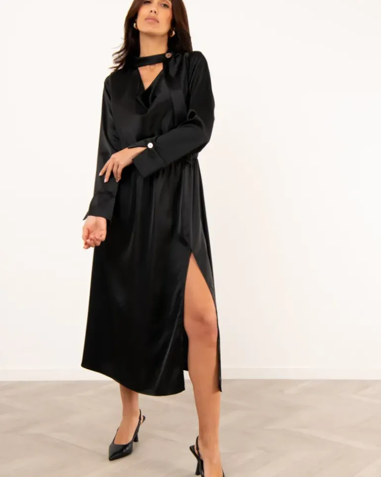 Robe satinée boutons