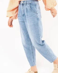 Slouchy jean