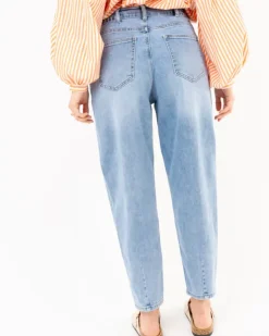 Slouchy jean