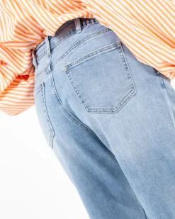 Slouchy jean