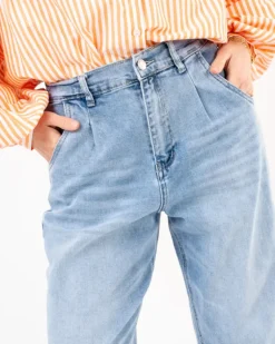 Slouchy jean