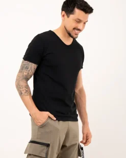 T-Shirt col v