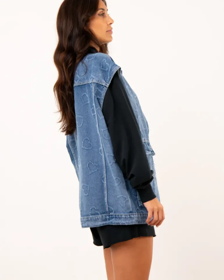 Veste c艙urs sans manches