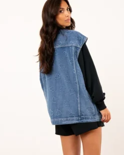 Veste c艙urs sans manches